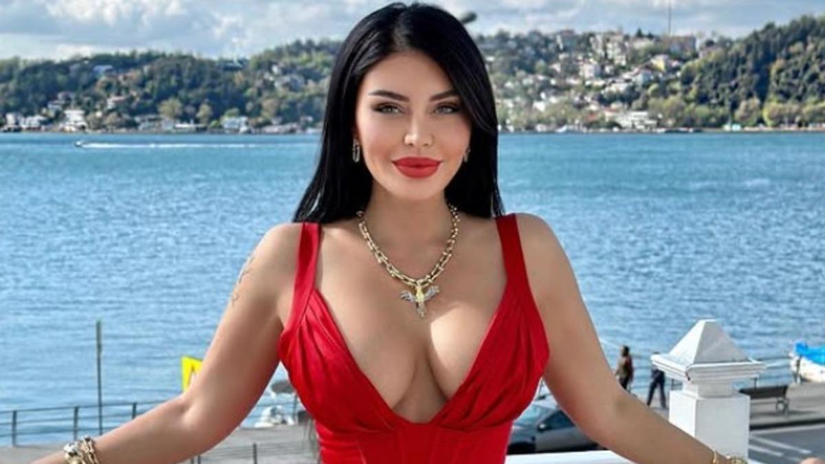 Ebru Polat, Şarkıcılığa Ara Verip Avukatlığa Geri Dönüyor!