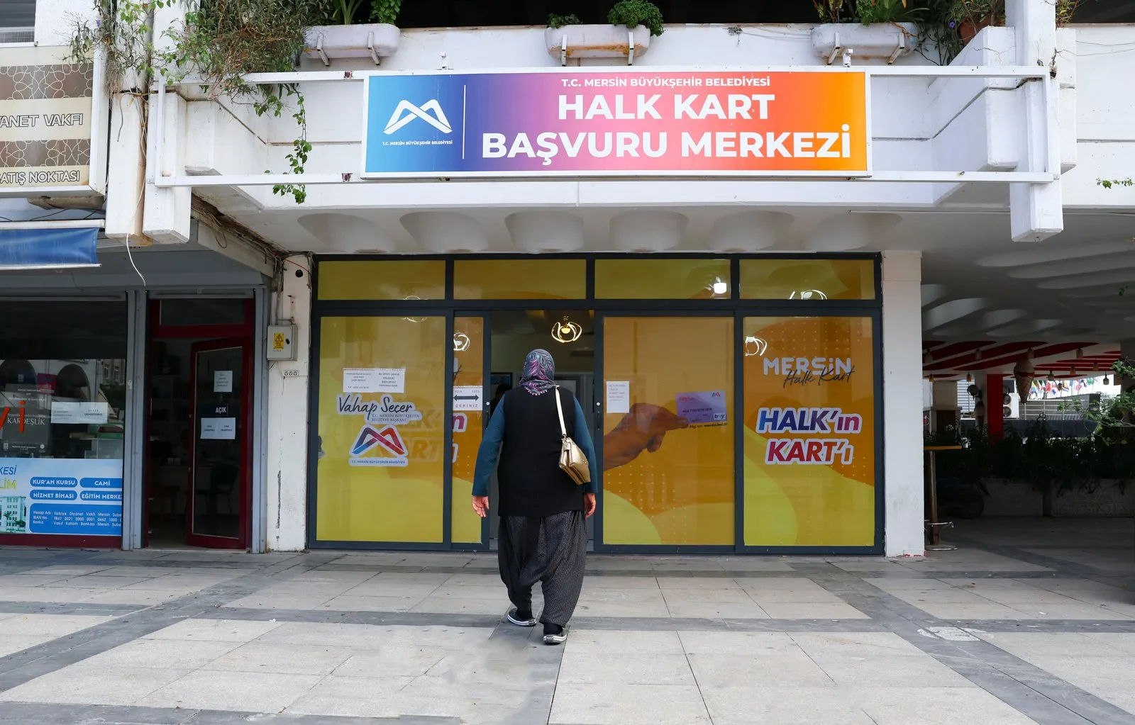 Mersin Büyükşehir Halk Kart Uygulaması Dar Gelirli Yurttaşlara ve Esnafa Destek Sağlıyor